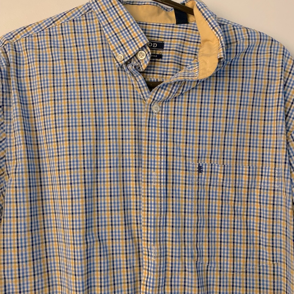 Izod size small button down.  Long sleeve